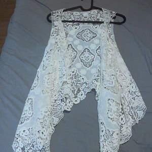 CLUB MONACO • Lace cropped back cardi